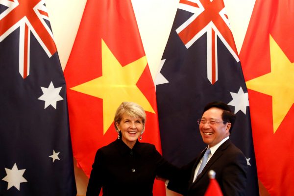 Australia's former foreign minister Julie Bishop (left) meets Vietnam's former deputy prime minister and foreign minister Pham Binh Minh in Hanoi, Vietnam, 28 May 2018 (Photo: Reuters/Kham).