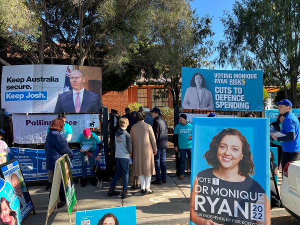 Voters line up outside a polling station for the electorate of Kooyong during the national election, in Surrey Hills, Melbourne, Australia, 21 May 2022 (Photo: Reuters/Sonali Paul).