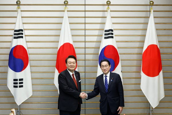 South Korea's President Yoon Suk Yeol shakes hands with Japan's Prime Minister Fumio Kishida in Tokyo, Japan, 16 March 16, 2023. (Photo: Reuters/Kiyoshi Ota/Pool)