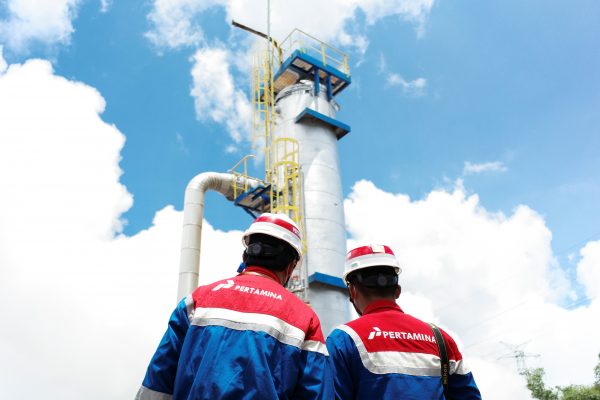 Officials inspect a steam separator tower at Pertamina’s geothermal binary plant in Lahendong, Tomohon, North Sulawesi province, Indonesia on 25 April 2022 (Photo: Reuters/Fransiska Nangoy).