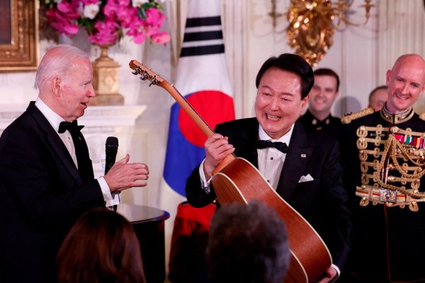 US President Joe Biden presents a guitar signed by artist Don McLean to South Korea's President Yoon Suk Yeol at an official State Dinner, during Yoon Suk Yeol's visit, at the White House in Washington DC, United States, 26 April 2023 (Photo: Reuters/Evelyn Hockstein).