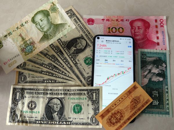 Chinese yuan and US dollar, Yichang, China, 29 June 2023 (Photo: Reuters/NurPhoto).