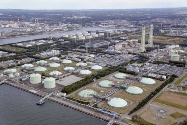 Liquefied natural gas tanks of Tokyo Gas Co, Chiba Prefecture, Japan 20 July, 2023 (Photo: Reuters/Kyodo).