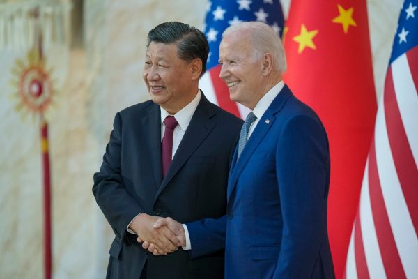 US President Joe Biden shakes hands with Chinese President Xi Jinping as they meet on the sidelines of the G20 Leaders' Summit in Bali, Indonesia, 14 November 2022 (Photo: Reuters/White House/Handout via EYEPRESS).