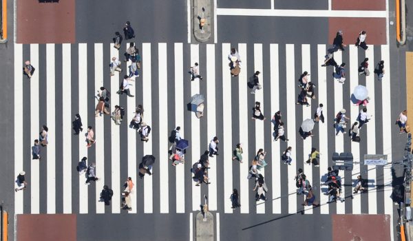 An aerial photo shows a busy pedestrian crossing at Shinjuku district in Shinjuku Ward, Tokyo on 2 July 2020 (Photo: Atsushi Taketazu/The Yomiuri Shimbun via Reuters Connect).