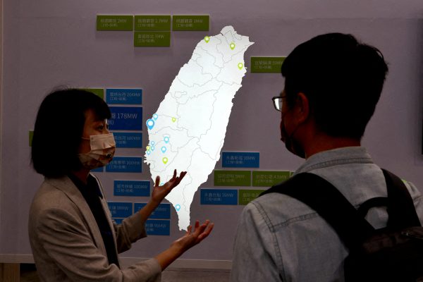 A staff explains their renewable energy plans at the Energy Expo in Taipei, Taiwan, 21 October 2022 (Photo: Reuters/Ann Wang).