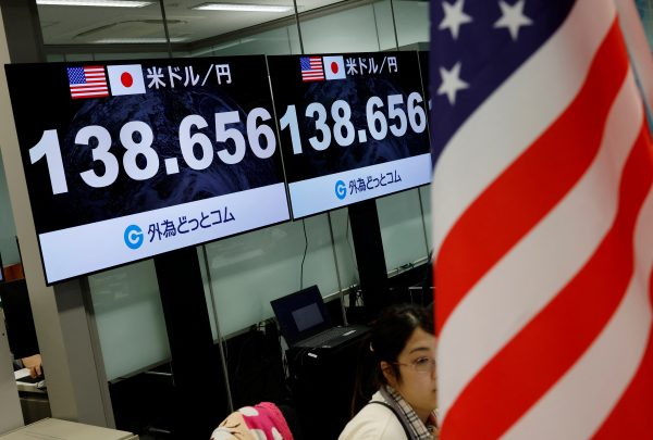 An employee of the foreign exchange trading company Gaitame.com works next to monitors showing the current Japanese Yen exchange rate against the US dollar in Tokyo, Japan, 28 July 2023 (Photo: REUTERS/Kim Kyung-Hoon).