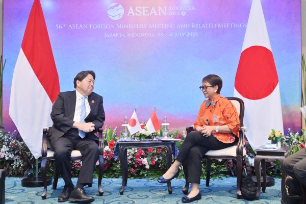 Japan's Foreign Minister Yoshimasa Hayashi talks with Indonesian Foreign Minister Retno Marsudi during their meeting at the Association of Southeast Asian Nations (ASEAN) Foreign Ministers' Meeting in Jakarta, Indonesia, 13 July 2023 (Photo: Reuters/Antara Foto/M Risyal Hidayat).