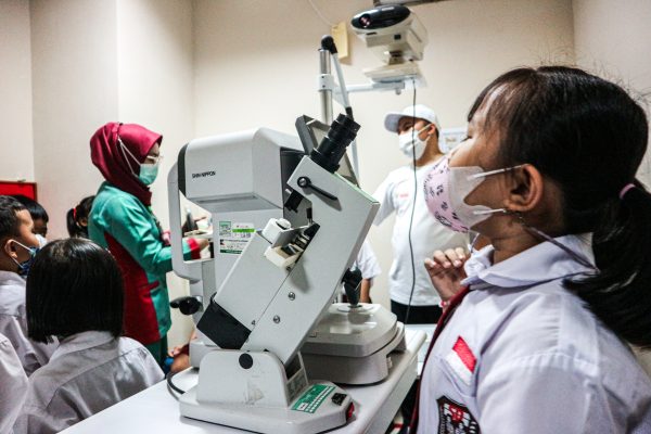 Staff conducting a tour around Vania Hospital, Bogor, Indonesia, 31 July 2023 (Photo: Reuters/Firmansyah).