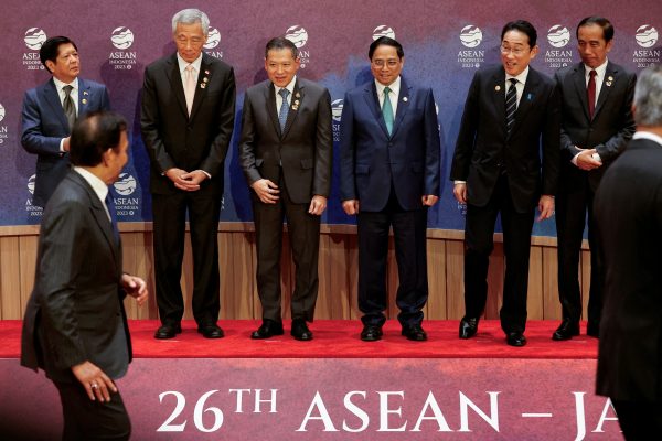 Japan's Prime Minster Fumio Kishida greets key ASEAN leaders before the start of the ASEAN-Japan Summit, Jakarta, Indonesia, 6 September 2023 (Photo: Reuters/Willy Kurniawan).
