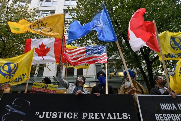 Demonstrators protesting outside India's consulate, a week after Canada's Prime Minister Justin Trudeau raised the prospect of New Delhi's involvement in the murder of Sikh separatist leader Hardeep Singh Nijjar, in Vancouver, British Columbia, Canada, 25 September 2023 (Photo: Reuters/Jennifer Gauthier).
