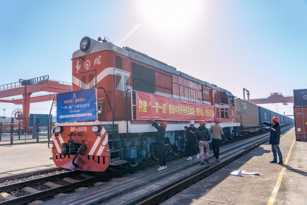 A China-Europe freight train commemorating the 10th anniversary of the Belt and Road Initiative departs from Jinhua City, Zhejiang Province, China, 21 November 2023 (Photo: Reuters).
