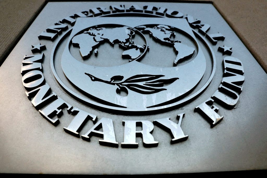 The International Monetary Fund (IMF) logo seen outside the headquarters building in Washington, United States, 4 September 2018. (Photo:REUTERS/Yuri Gripas)