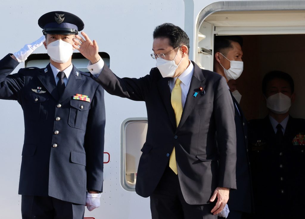 Japanese Prime Minister Fumio Kishida waves his hand as he leaves the Tokyo International Airport 19 March 2022 (Photo: Reuters/Yoshio Tsunoda).