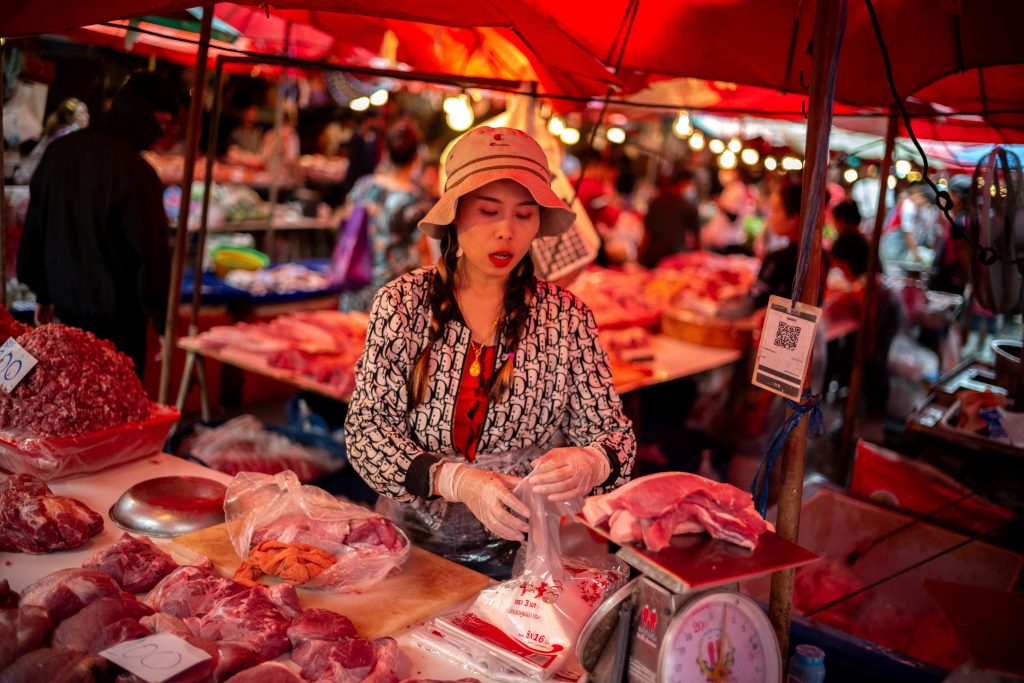 A vendor selling pork at her stall at a market as Thailand is to inject $15.2 bln into economy next year through its digital wallet policy, in Bangkok, Thailand, 2 October 2023 (Photo: Reuters/Athit Perawongmetha).