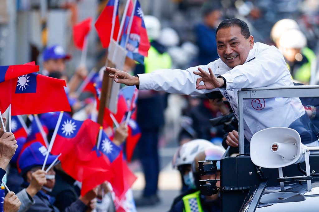 Hou Yu-ih, a candidate for Taiwan's presidency from the main opposition party Kuomintang (KMT) gestures to his supporters at a campaign event in New Taipei City, Taiwan, 5 January 2024 (Photo: Reuters/Ann Wang).
