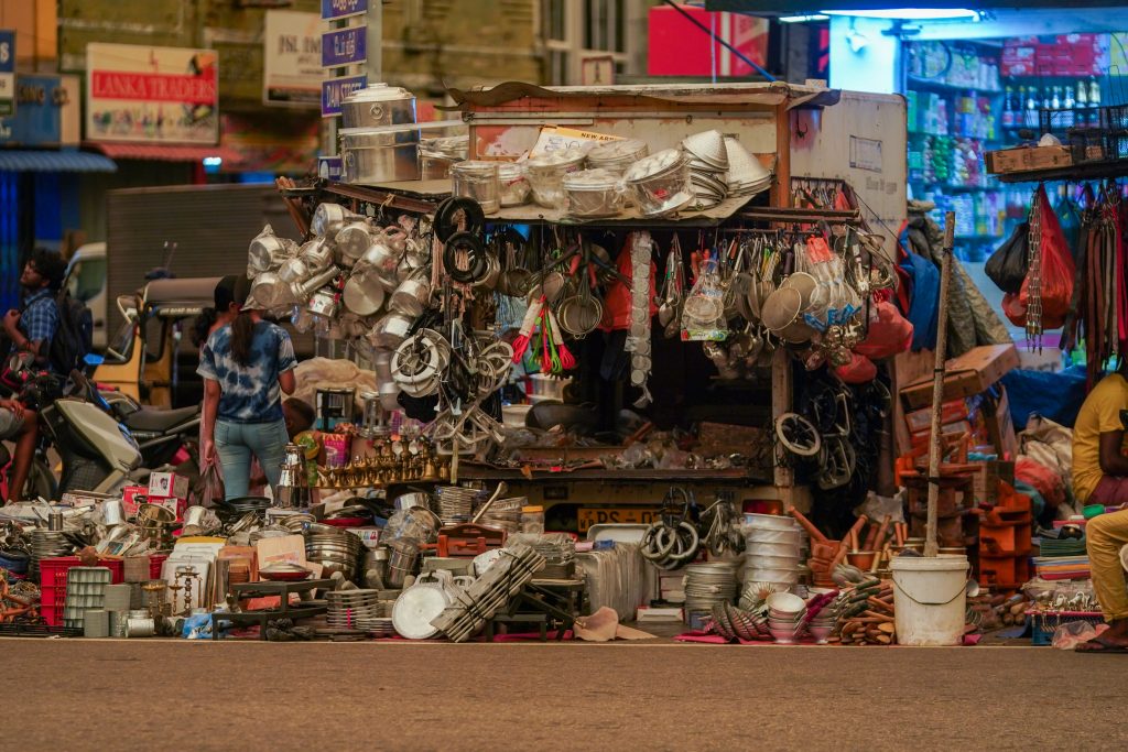 Street shops in Colombo, Sri Lanka, 30 March 2023 (Photo: Thilina Kaluthotage/NurPhoto).