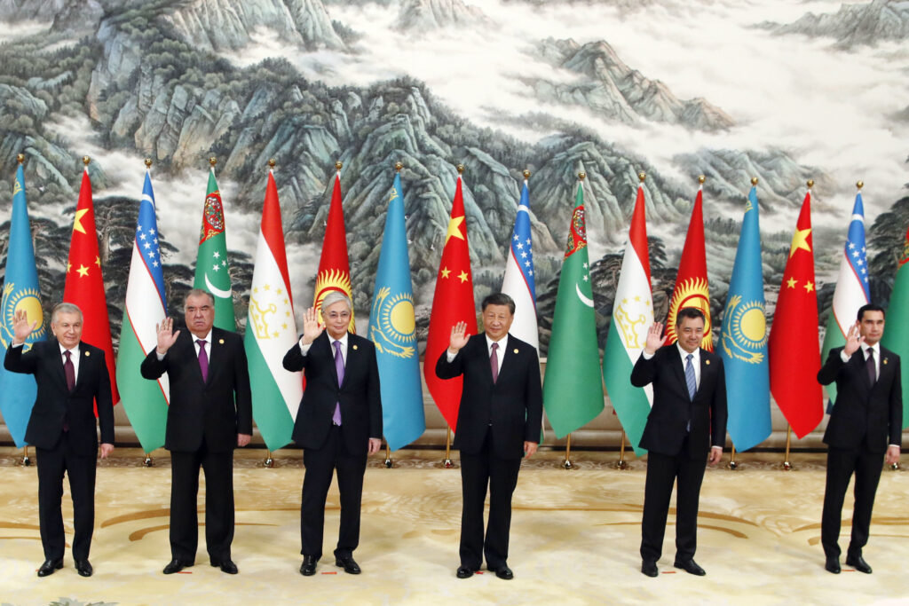 Chinese President Xi Jinping attends a photo session with leaders participating in the China-Central Asia Summit in Xian in the central Chinese province of Shaanxi on 19 May 2023 (Photo: REUTERS/Kyodo).