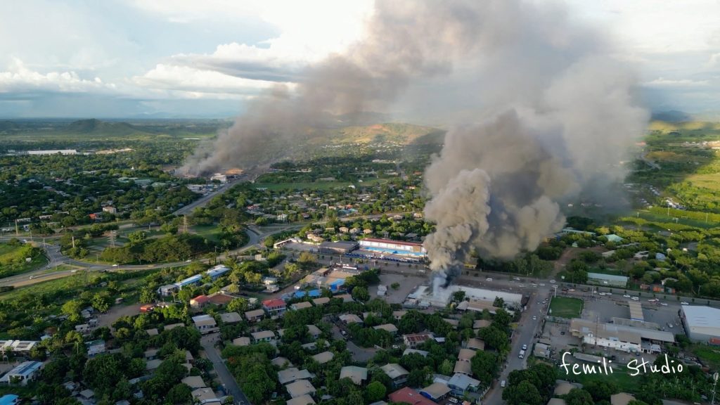 An aerial view of smoke billowing from burning buildings, amid looting and arson during protests over a pay cut for police that officials blamed on an administrative glitch, in Port Moresby, Papua New Guinea, 10 January 2024 (Photo: Femli Studio via Reuters).