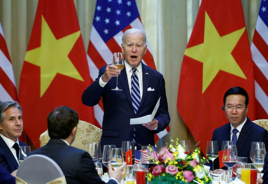 US President Joe Biden raises a toast with Vietnam's President Vo Van Thuong in Hanoi, Vietnam, 11 September 2023. (Photo: Reuters/Evelyn Hockstein)