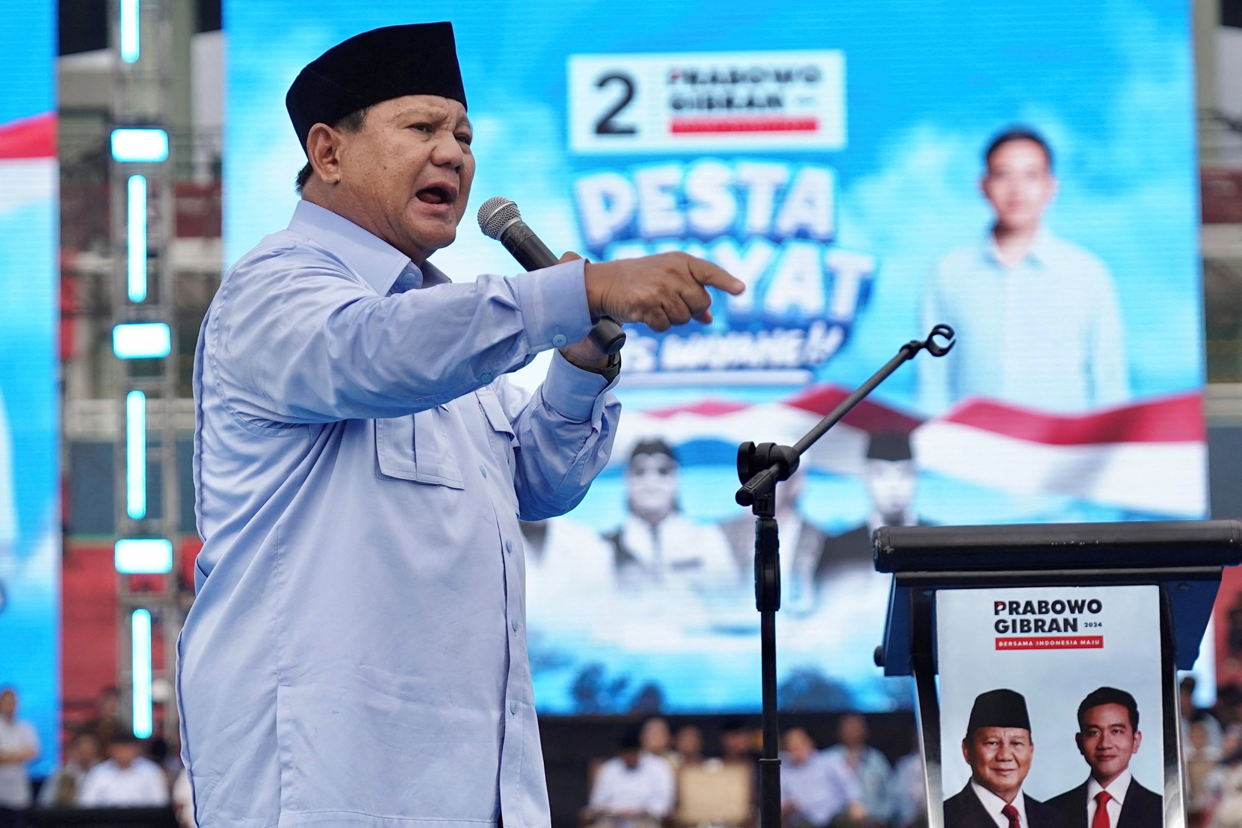 Prabowo vise un trou d’un coup lors des élections indonésiennes de cette semaine