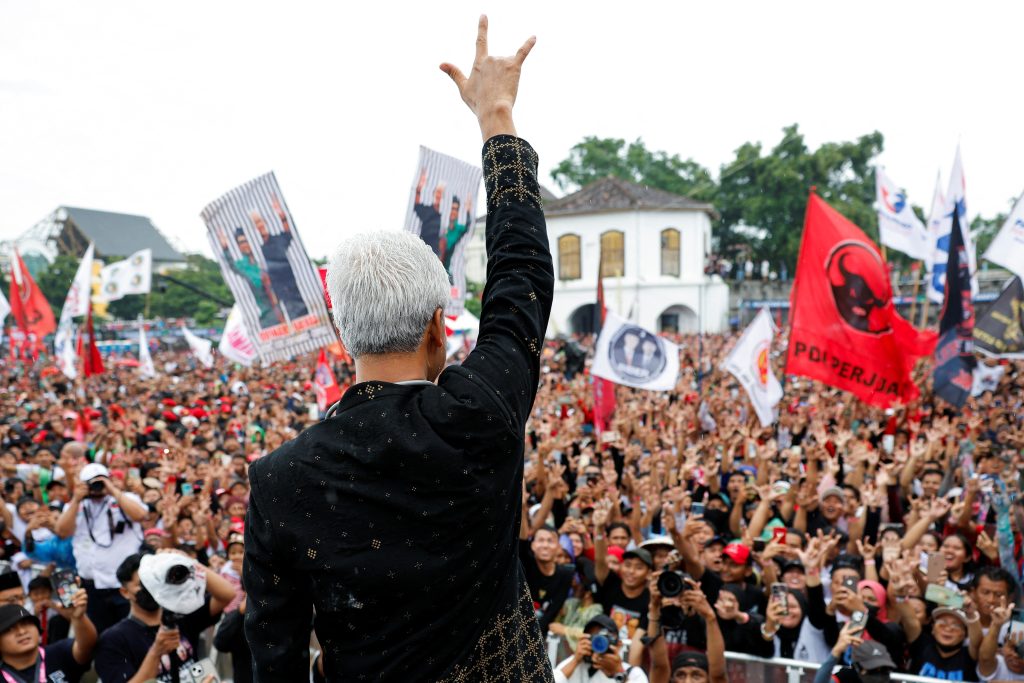 Ganjar Pranowo greets his supporters during his campaign rally at the Fort Vastenburg in Surakarta, Central Java province, Indonesia, 10 February 2024. (Photo: REUTERS/Willy Kurniawan)