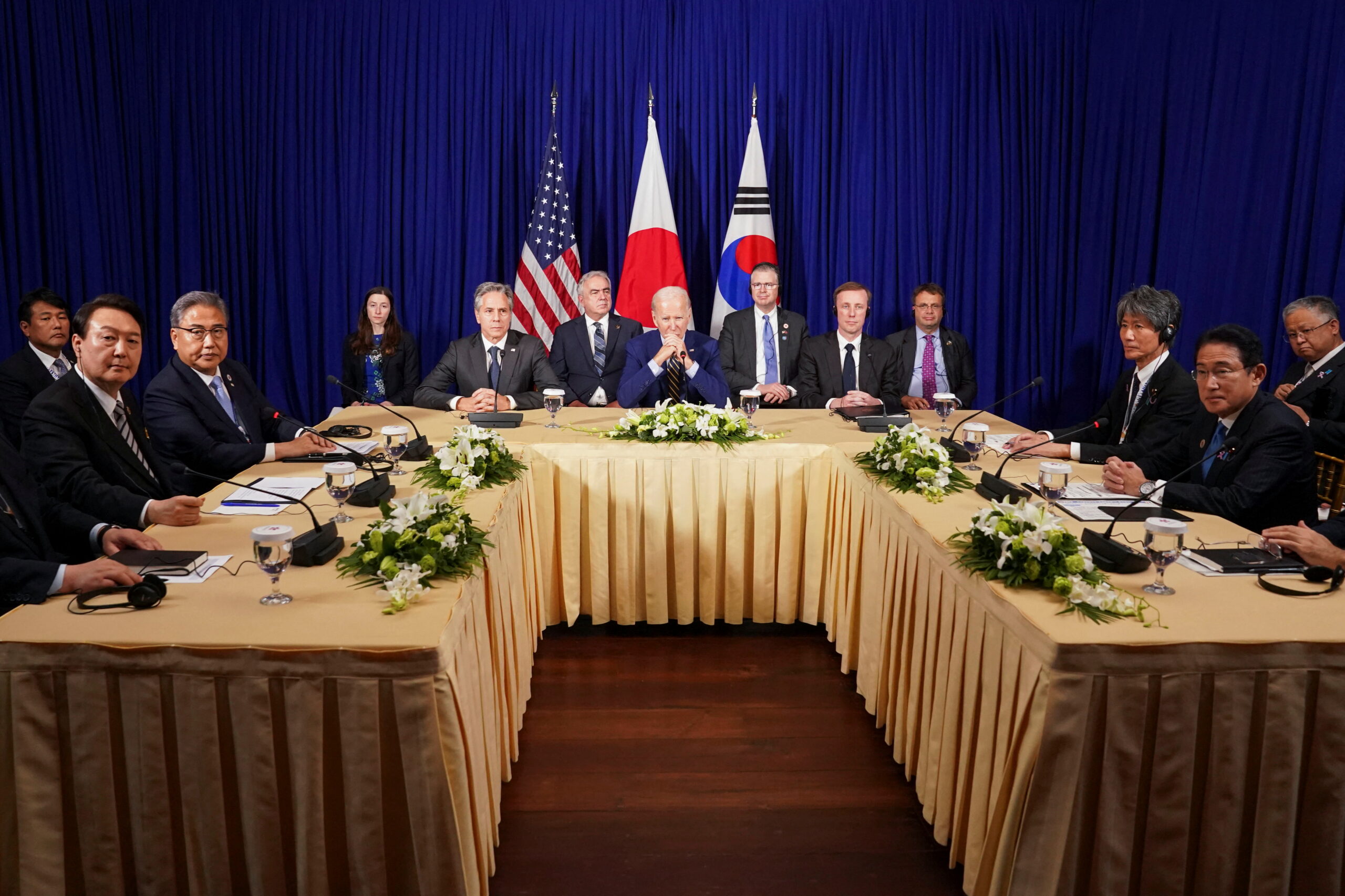 United States President Joe Biden holds a trilateral meeting with Japanese Prime Minister Fumio Kishida and South Korean President Yoon Suk-yeol in Phnom Penh, Cambodia, 13 November 2022. (Photo: Reuters/Kevin Lamarque)