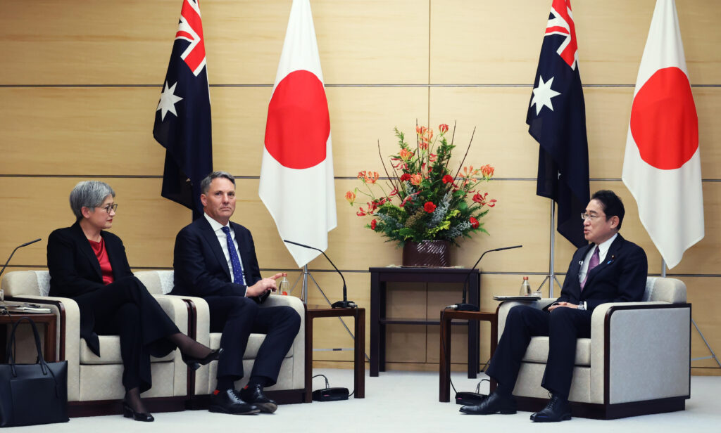 (L-R) Australian Foreign Minister Penny Wong, Australian Defense Minister Richard Donald Marles and Japanese Prime Minister Fumio Kishida hold a meeting at the prime minister's office in Tokyo, Japan, 9 December 2022 (Photo: Reuters/The Yomiuri Shimbun).