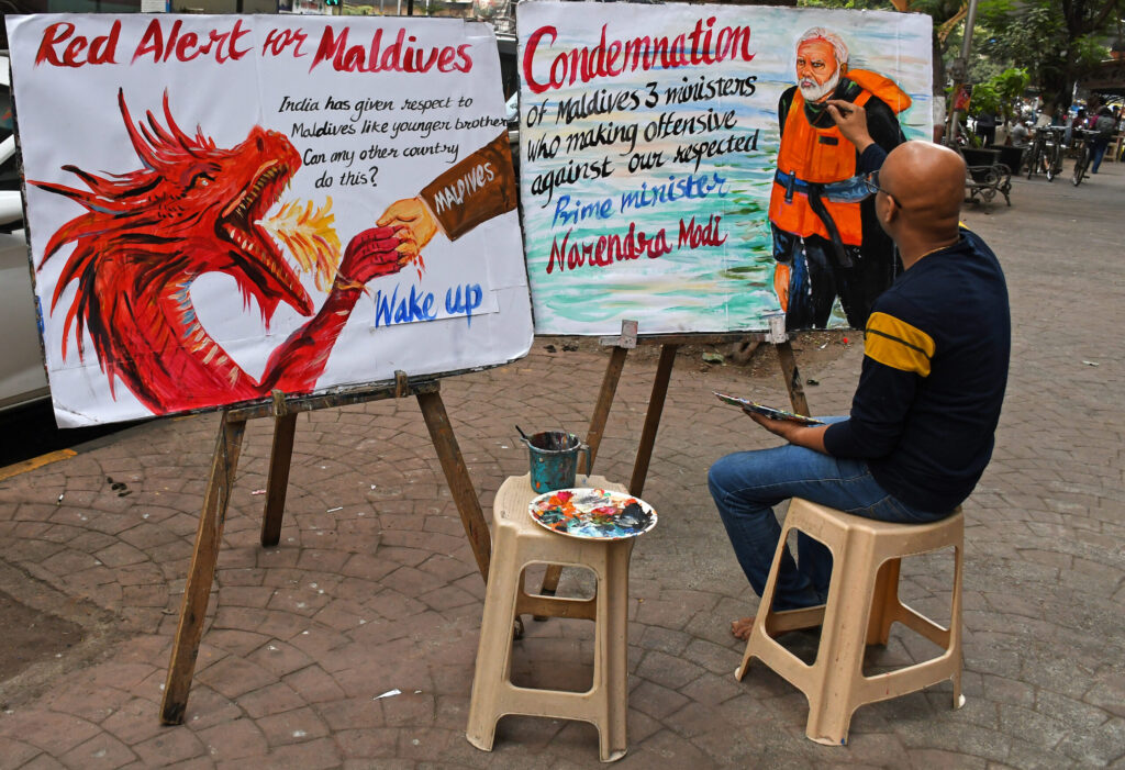 Indians took to social media to boycott visits to the Maldives because of insults to Prime Minister Narendra Modi and India. A teacher from Gurukul school of art paints a poster condemning the Maldivian ministers' statements on Indian Prime Minister Narendra Modi and India in general, Mumbai, India, 9 January 2024 (Photo: Reuters/Ashish Vaishnav).