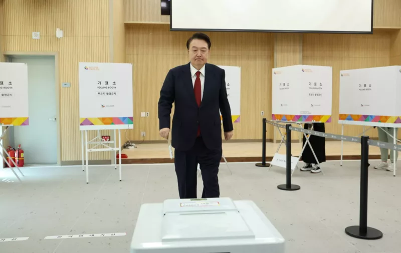 South Korean President Yoon Suk Yeol casts his early vote for 22nd parliamentary election, in Busan, South Korea, 5 April 2024 (Photo: Reuters/Yonhap).