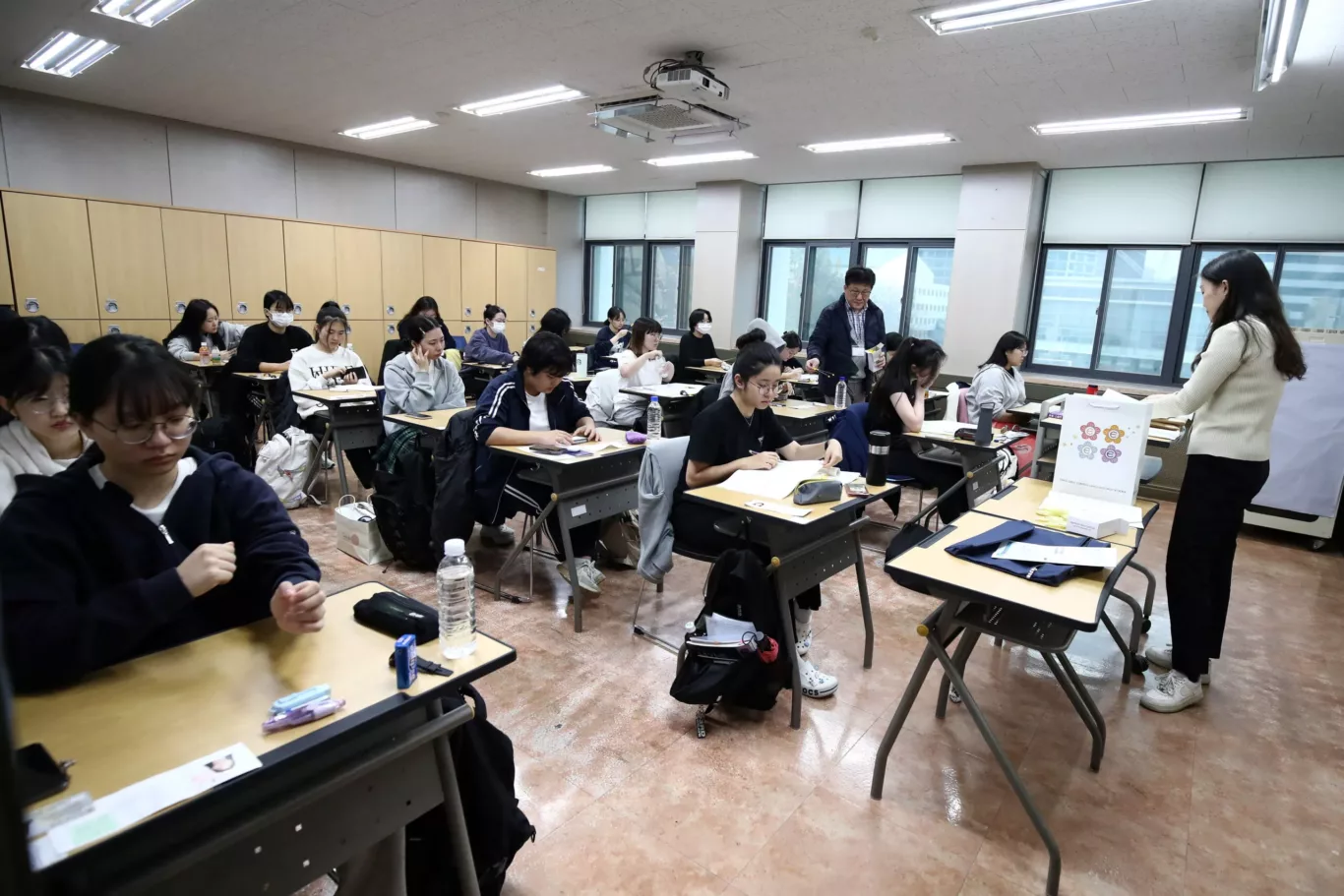 South Korean students wait to take the annual College Scholastic Ability Test at a school on 16 November 2023 in Seoul, South Korea (Photo: Reuters/Chung Sung-Jun).