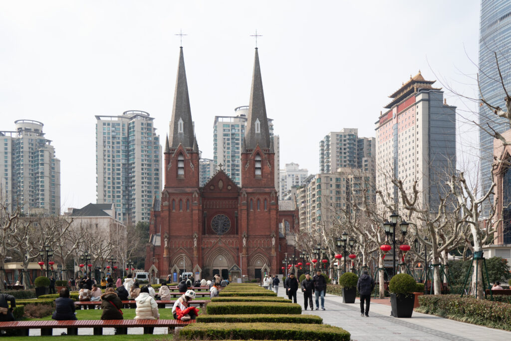 Citizens are taking a break and chatting in the square in front of Xujiahui Catholic Church in Shanghai, China, 26 February 2024 (Photo: Reuters/NurPhoto).