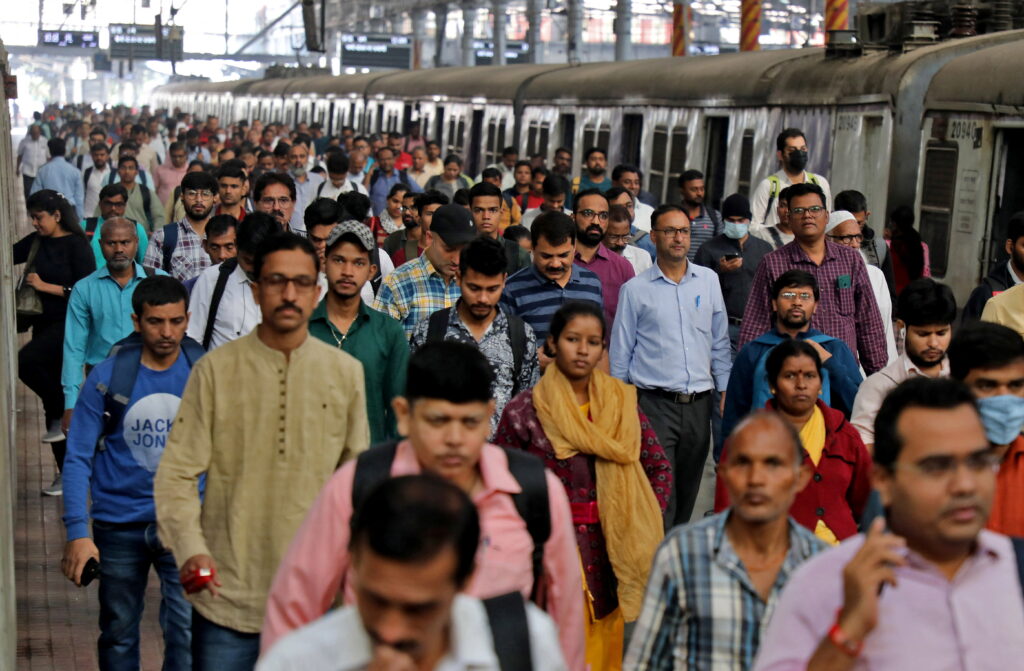 Commuters walk on a platform after disembarking from a suburban train at a railway station in Mumbai, India, January 21, 2023. REUTERS/Niharika Kulkarni